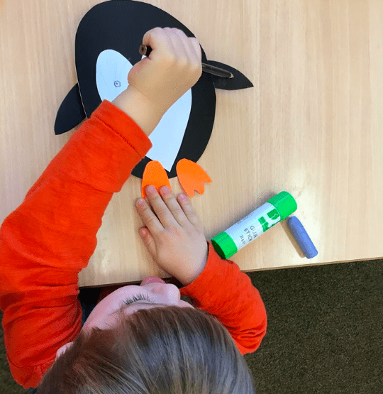 You are currently viewing Kids craft: Paper Penguin